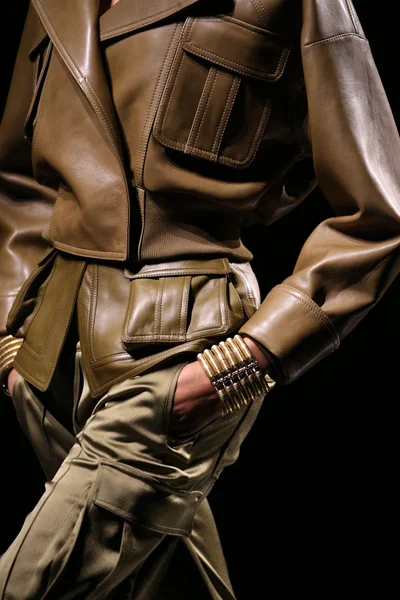 Look 3